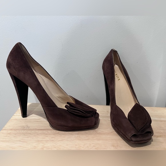 Authentic Brown Suede Prada Pumps Size 38 - Picture 6 of 6